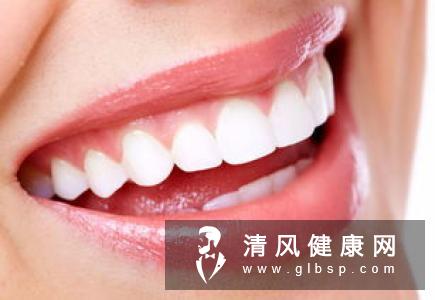 牙龈出血是什么引起的呢？